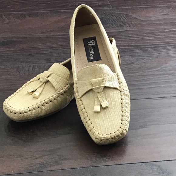 St. John's Bay Shoes - NWT ST JOHN'S BAY flex 6M flats Shoes Loafers Tan